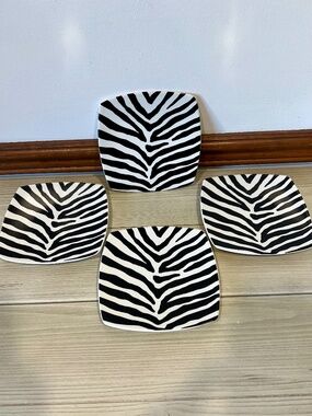 222 Fifth Zebra Luncheon Plates (4)